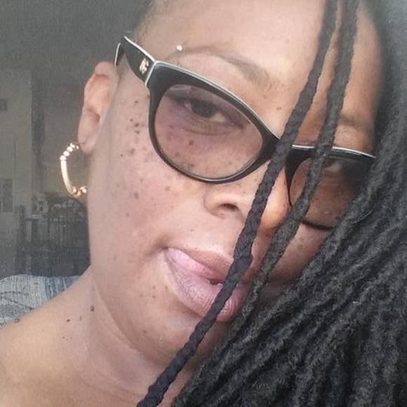 Meet your Posher, Brenda - Picture 1 of 1